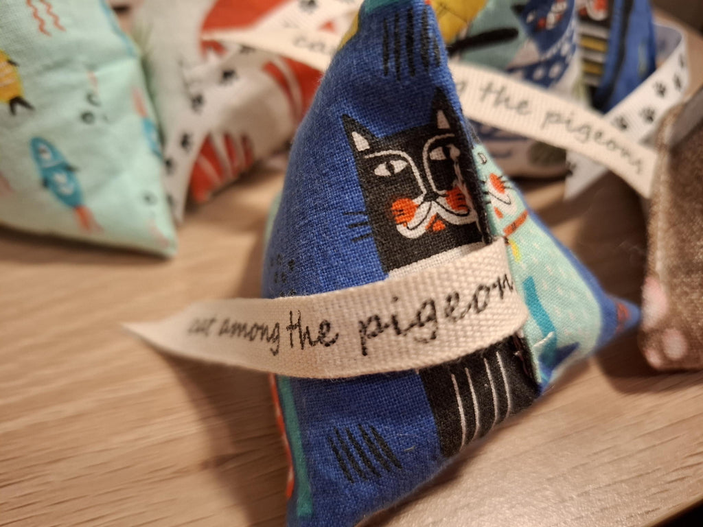 Catnip pyramid teabag cat toys Set of 3