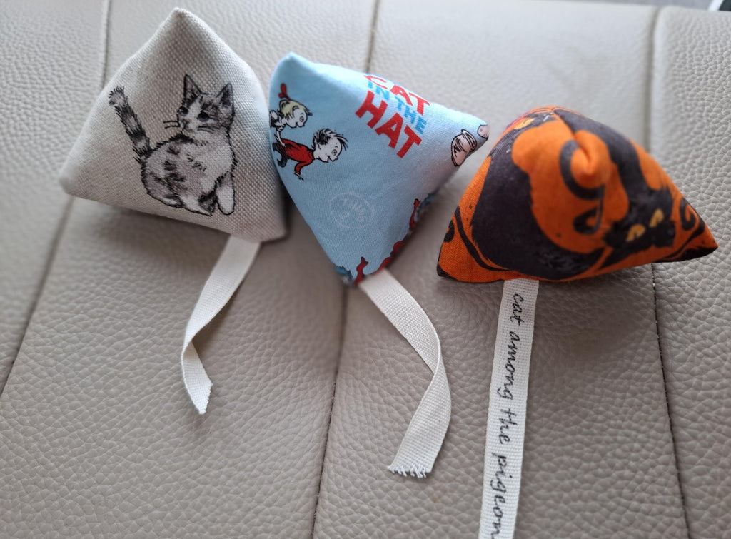 Catnip pyramid teabag cat toys Set of 3