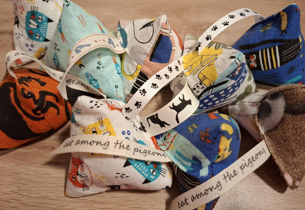 Catnip pyramid teabag cat toys Set of 3