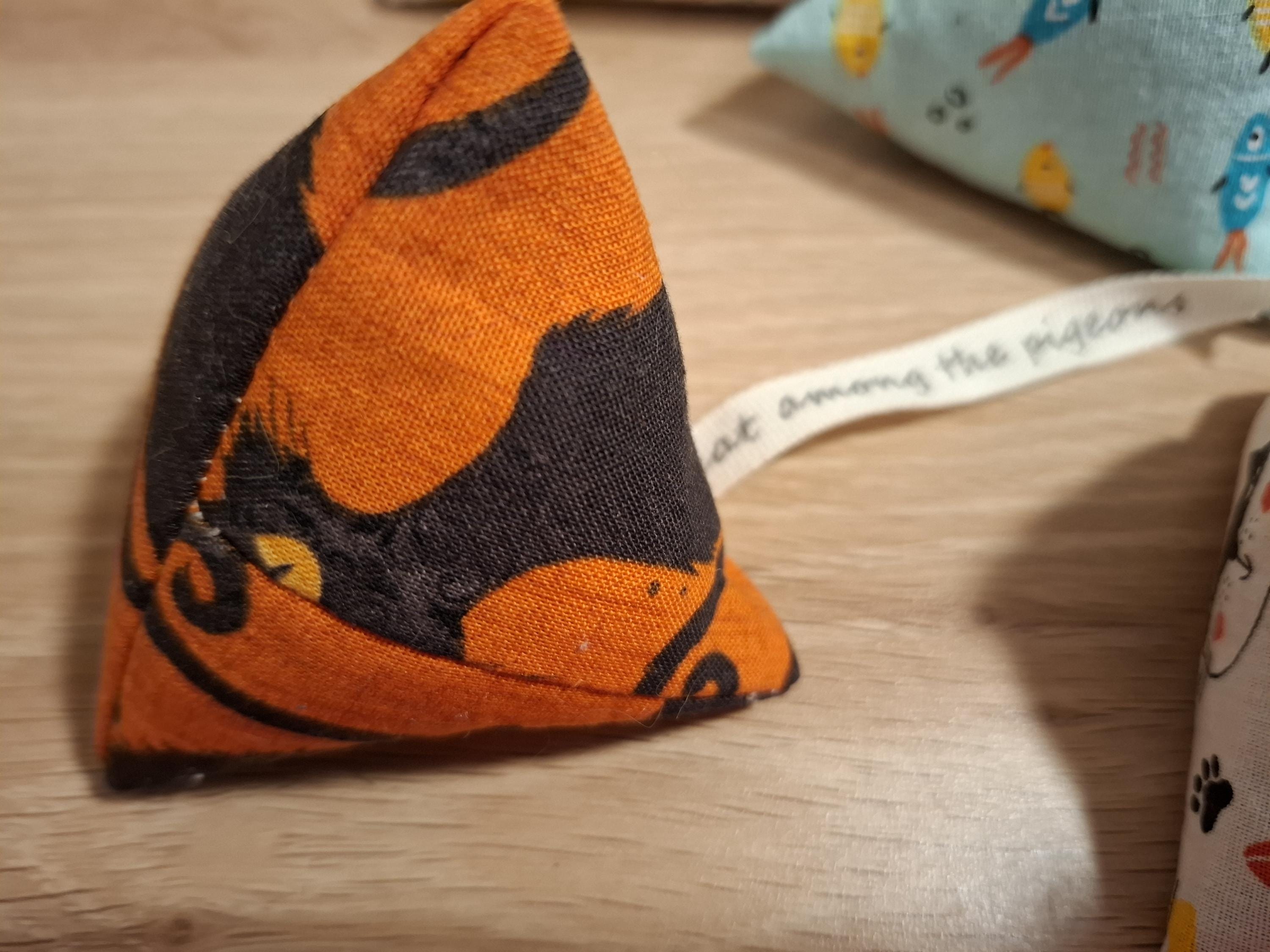 Catnip pyramid teabag cat toys Set of 3